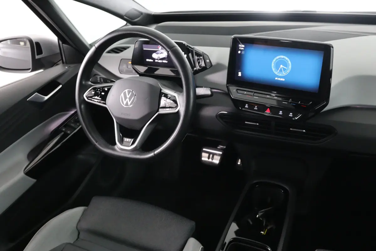 First Plus 58 kWh | Cruise Control Adaptief | Panoramadak | Stoel-/stuurverwarming | Camera | Parkeersensoren | Matrix LED | Apple Carplay & Android Auto