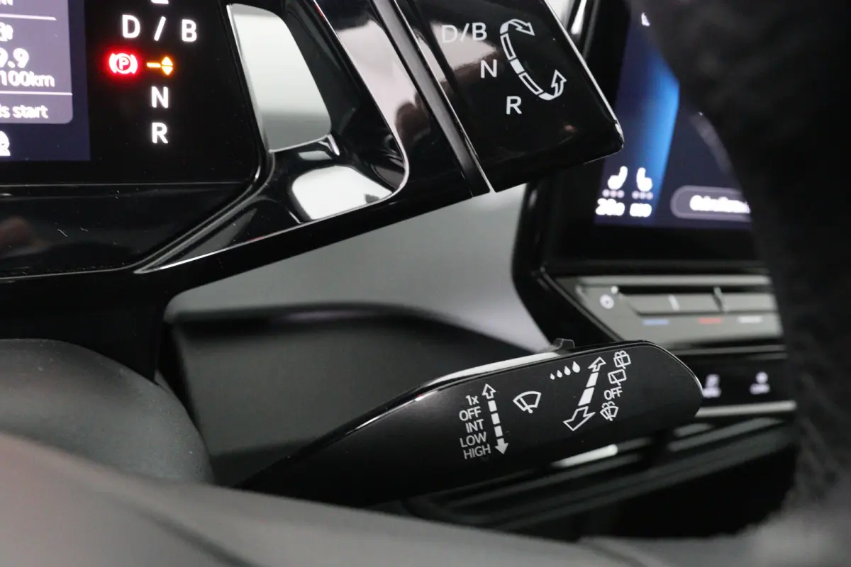 First Plus 58 kWh | Cruise Control Adaptief | Panoramadak | Stoel-/stuurverwarming | Camera | Parkeersensoren | Matrix LED | Apple Carplay & Android Auto
