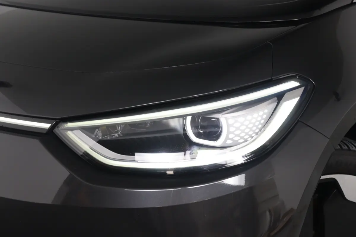 First Plus 58 kWh | Cruise Control Adaptief | Panoramadak | Stoel-/stuurverwarming | Camera | Parkeersensoren | Matrix LED | Apple Carplay & Android Auto