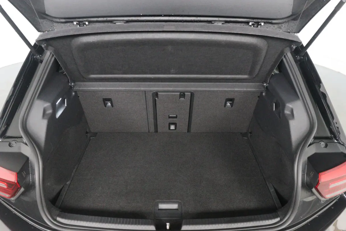 First Plus 58 kWh | Cruise Control Adaptief | Panoramadak | Stoel-/stuurverwarming | Camera | Parkeersensoren | Matrix LED | Apple Carplay & Android Auto