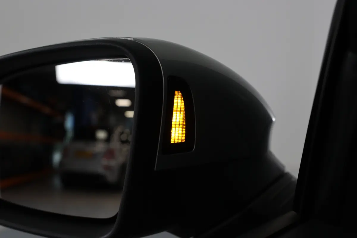 First Plus 58 kWh | Cruise Control Adaptief | Panoramadak | Stoel-/stuurverwarming | Camera | Parkeersensoren | Matrix LED | Apple Carplay & Android Auto