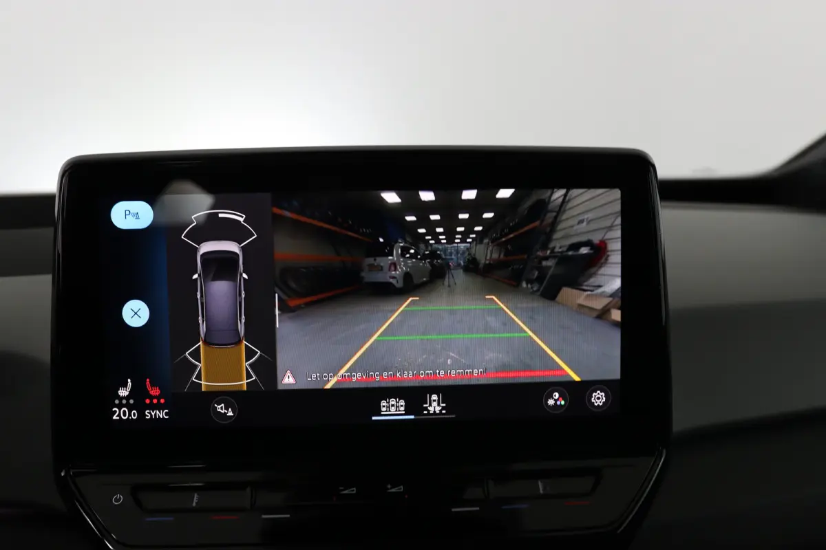 First Plus 58 kWh | Cruise Control Adaptief | Panoramadak | Stoel-/stuurverwarming | Camera | Parkeersensoren | Matrix LED | Apple Carplay & Android Auto
