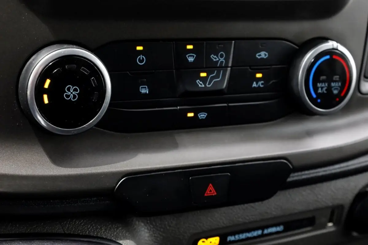 2.0 TDCI L2H1 Trend Airco/Navi/Trekhaak 2800kg 09-2022