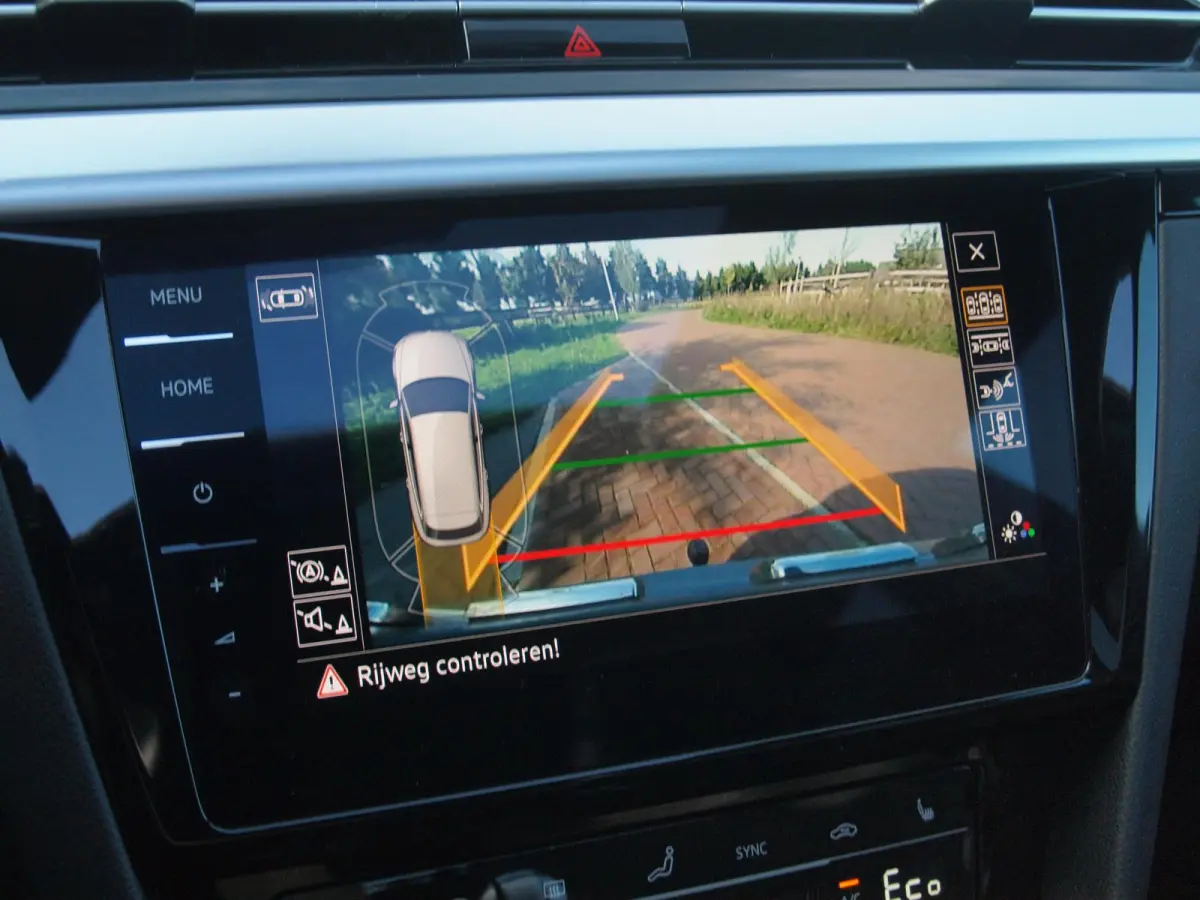 1.4 TSI eHybrid R-Line Business+ | Panoramadak | Trekhaak | Camera | Apple Carplay | Sfeerverlichting |
