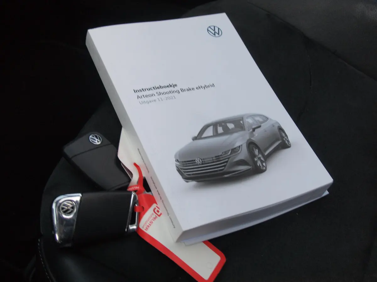 1.4 TSI eHybrid R-Line Business+ | Panoramadak | Trekhaak | Camera | Apple Carplay | Sfeerverlichting |