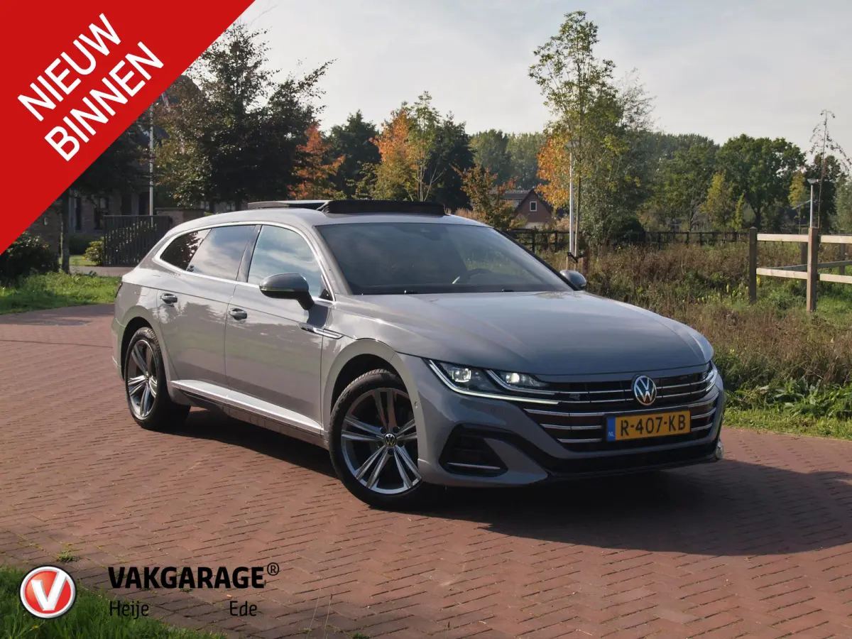 1.4 TSI eHybrid R-Line Business+ | Panoramadak | Trekhaak | Camera | Apple Carplay | Sfeerverlichting |