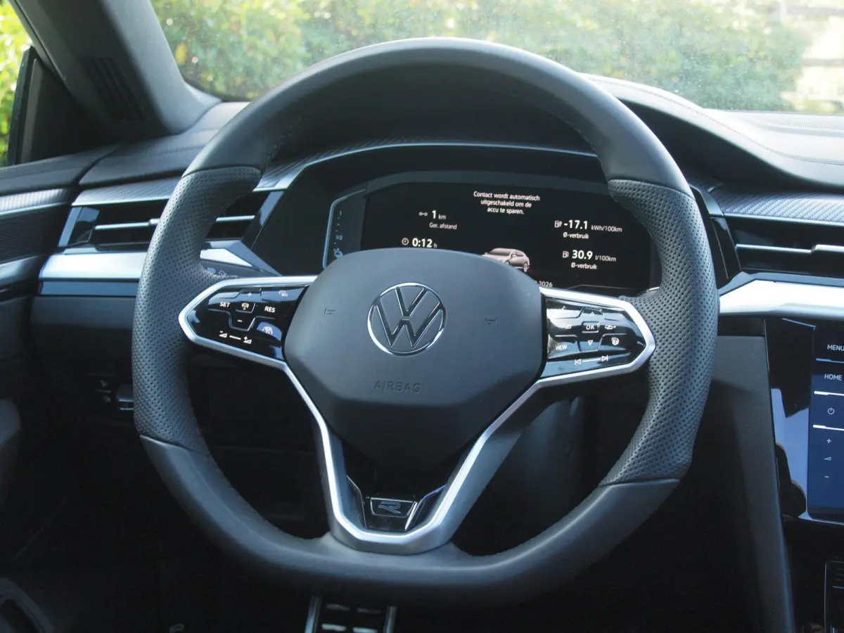 1.4 TSI eHybrid R-Line Business+ | Panoramadak | Trekhaak | Camera | Apple Carplay | Sfeerverlichting |