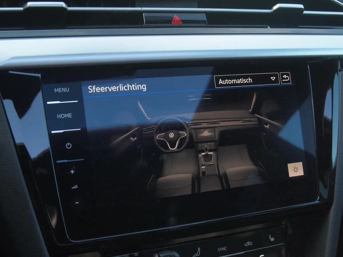 1.4 TSI eHybrid R-Line Business+ | Panoramadak | Trekhaak | Camera | Apple Carplay | Sfeerverlichting |