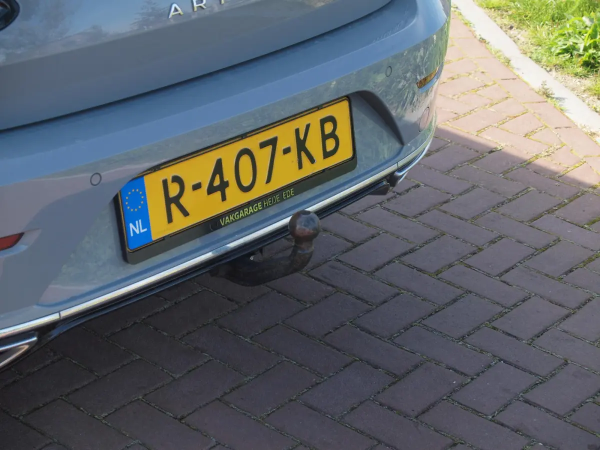 1.4 TSI eHybrid R-Line Business+ | Panoramadak | Trekhaak | Camera | Apple Carplay | Sfeerverlichting |