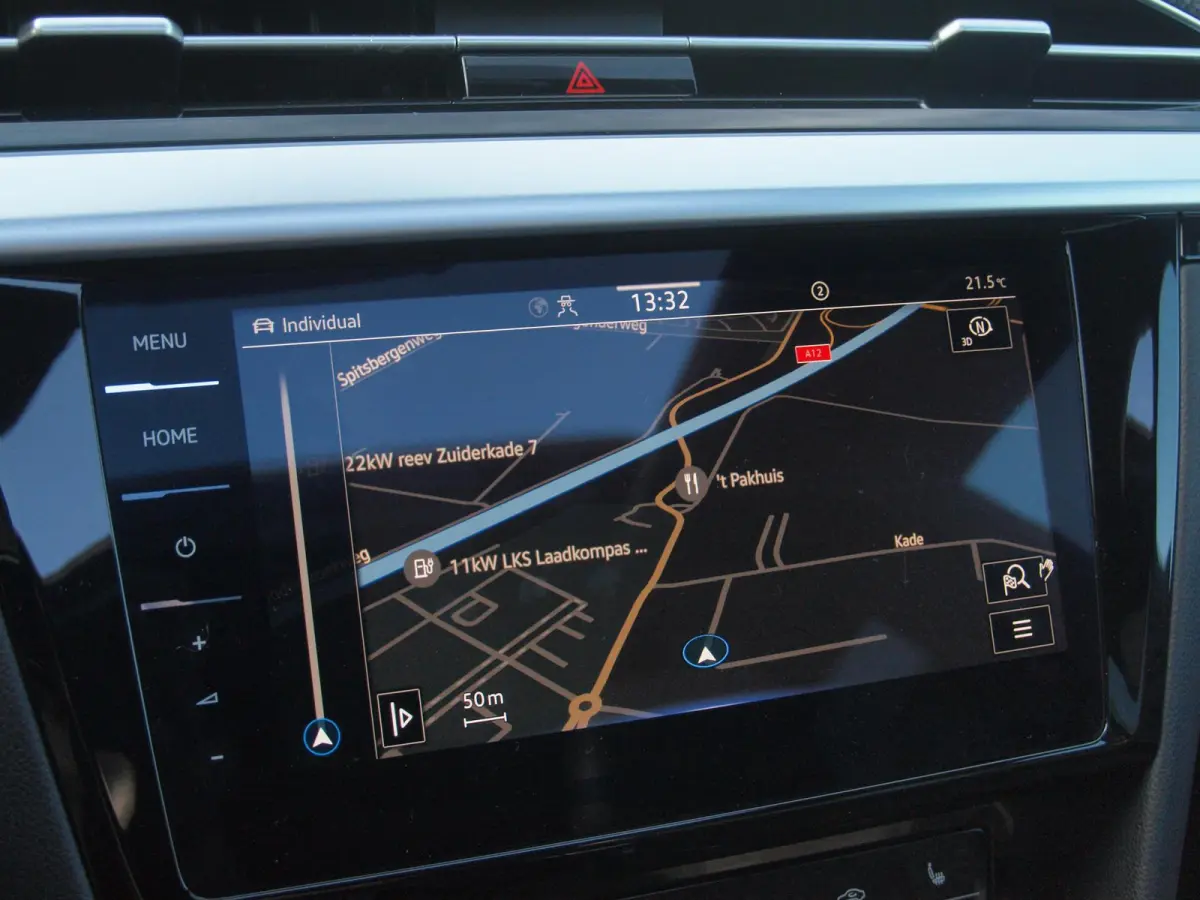 1.4 TSI eHybrid R-Line Business+ | Panoramadak | Trekhaak | Camera | Apple Carplay | Sfeerverlichting |