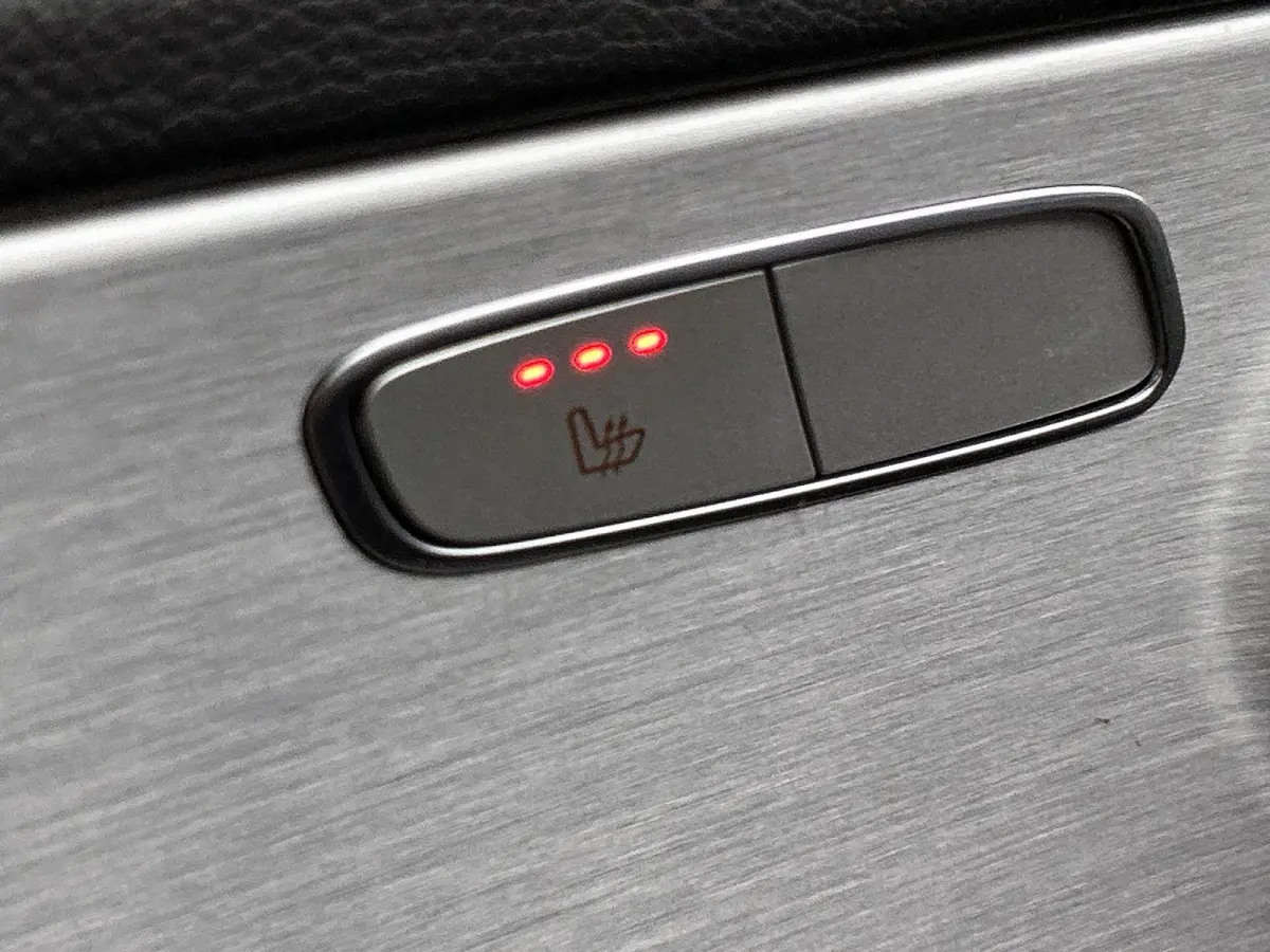 180 Premium | ACHTERUITRIJCAMERA | STOELVERWARMING | TREKHAAK | NAVIGATIE | PARKEERSENSOREN | LED VERLICHTING | CRUISE CONTROL | BLUETOOTH | DYNAMIC SELECT | DODEHOEKSENSOREN | SFEERVERLICHT