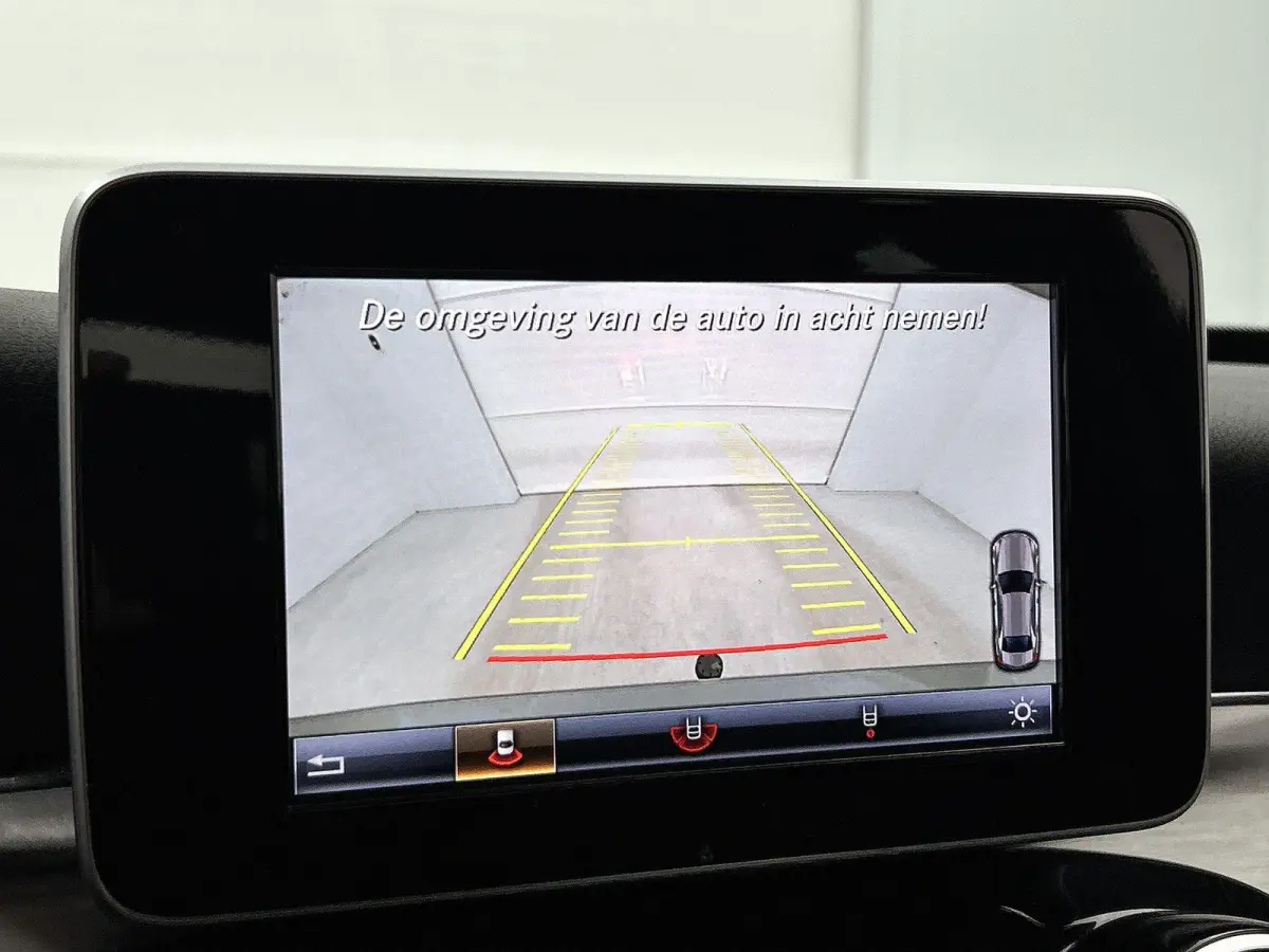 180 Premium | ACHTERUITRIJCAMERA | STOELVERWARMING | TREKHAAK | NAVIGATIE | PARKEERSENSOREN | LED VERLICHTING | CRUISE CONTROL | BLUETOOTH | DYNAMIC SELECT | DODEHOEKSENSOREN | SFEERVERLICHT