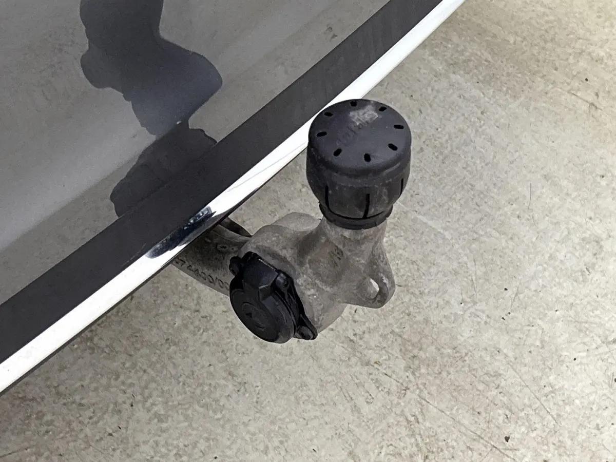 180 Premium | ACHTERUITRIJCAMERA | STOELVERWARMING | TREKHAAK | NAVIGATIE | PARKEERSENSOREN | LED VERLICHTING | CRUISE CONTROL | BLUETOOTH | DYNAMIC SELECT | DODEHOEKSENSOREN | SFEERVERLICHT