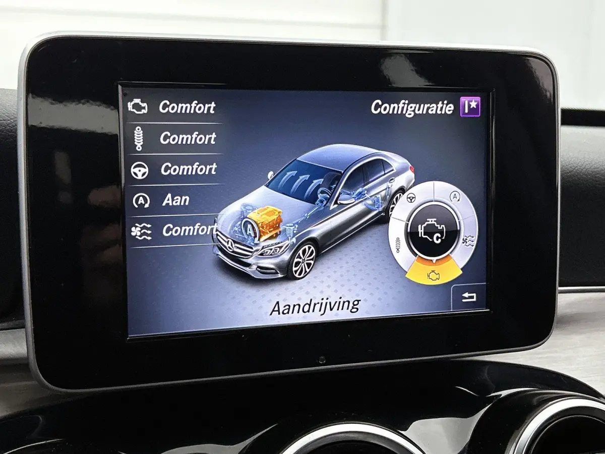 180 Premium | ACHTERUITRIJCAMERA | STOELVERWARMING | TREKHAAK | NAVIGATIE | PARKEERSENSOREN | LED VERLICHTING | CRUISE CONTROL | BLUETOOTH | DYNAMIC SELECT | DODEHOEKSENSOREN | SFEERVERLICHT
