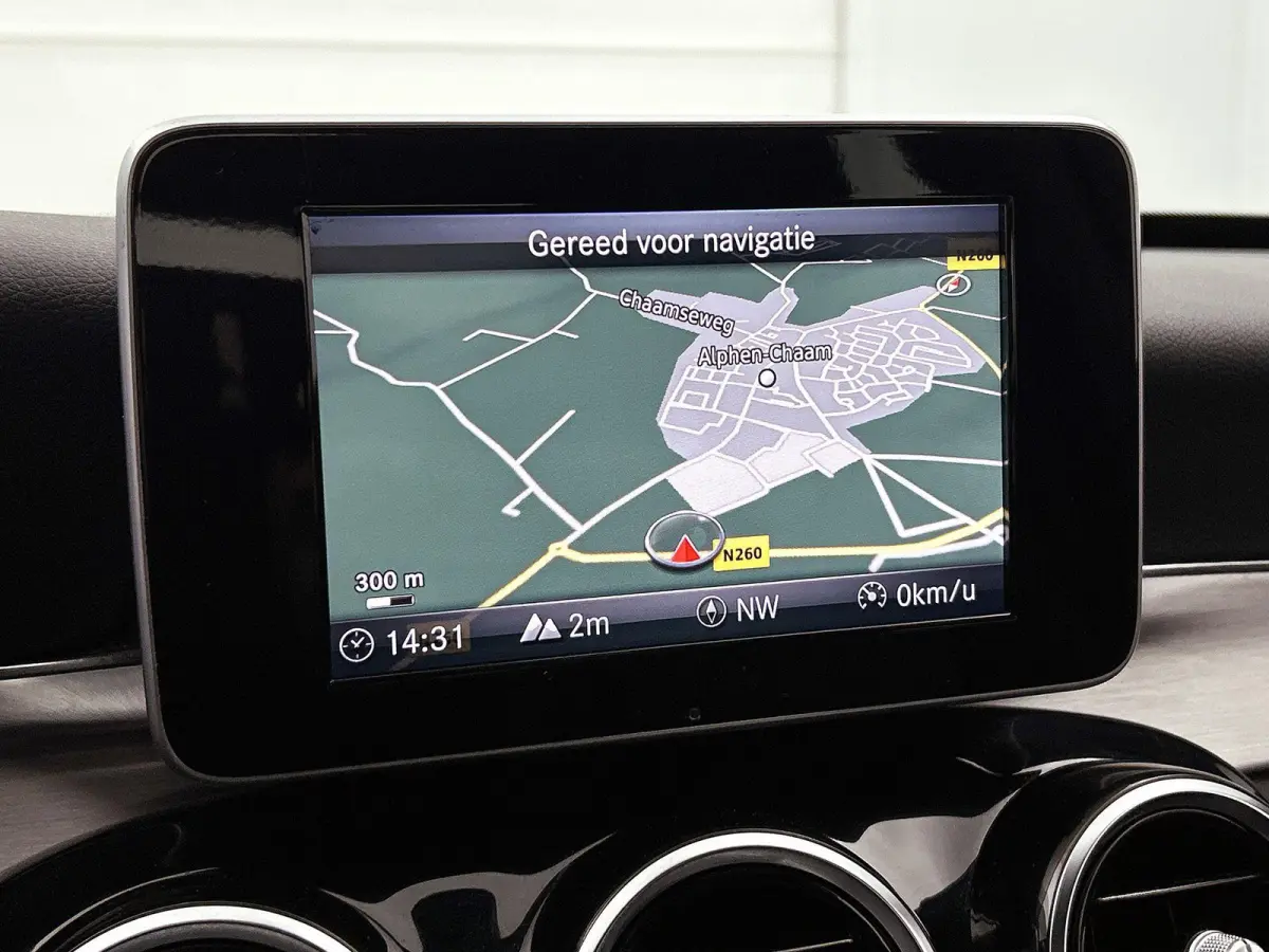 180 Premium | ACHTERUITRIJCAMERA | STOELVERWARMING | TREKHAAK | NAVIGATIE | PARKEERSENSOREN | LED VERLICHTING | CRUISE CONTROL | BLUETOOTH | DYNAMIC SELECT | DODEHOEKSENSOREN | SFEERVERLICHT