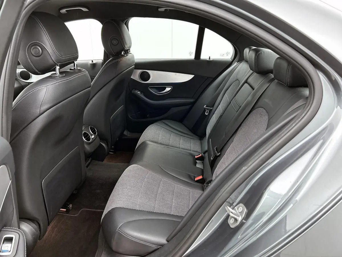 180 Premium | ACHTERUITRIJCAMERA | STOELVERWARMING | TREKHAAK | NAVIGATIE | PARKEERSENSOREN | LED VERLICHTING | CRUISE CONTROL | BLUETOOTH | DYNAMIC SELECT | DODEHOEKSENSOREN | SFEERVERLICHT