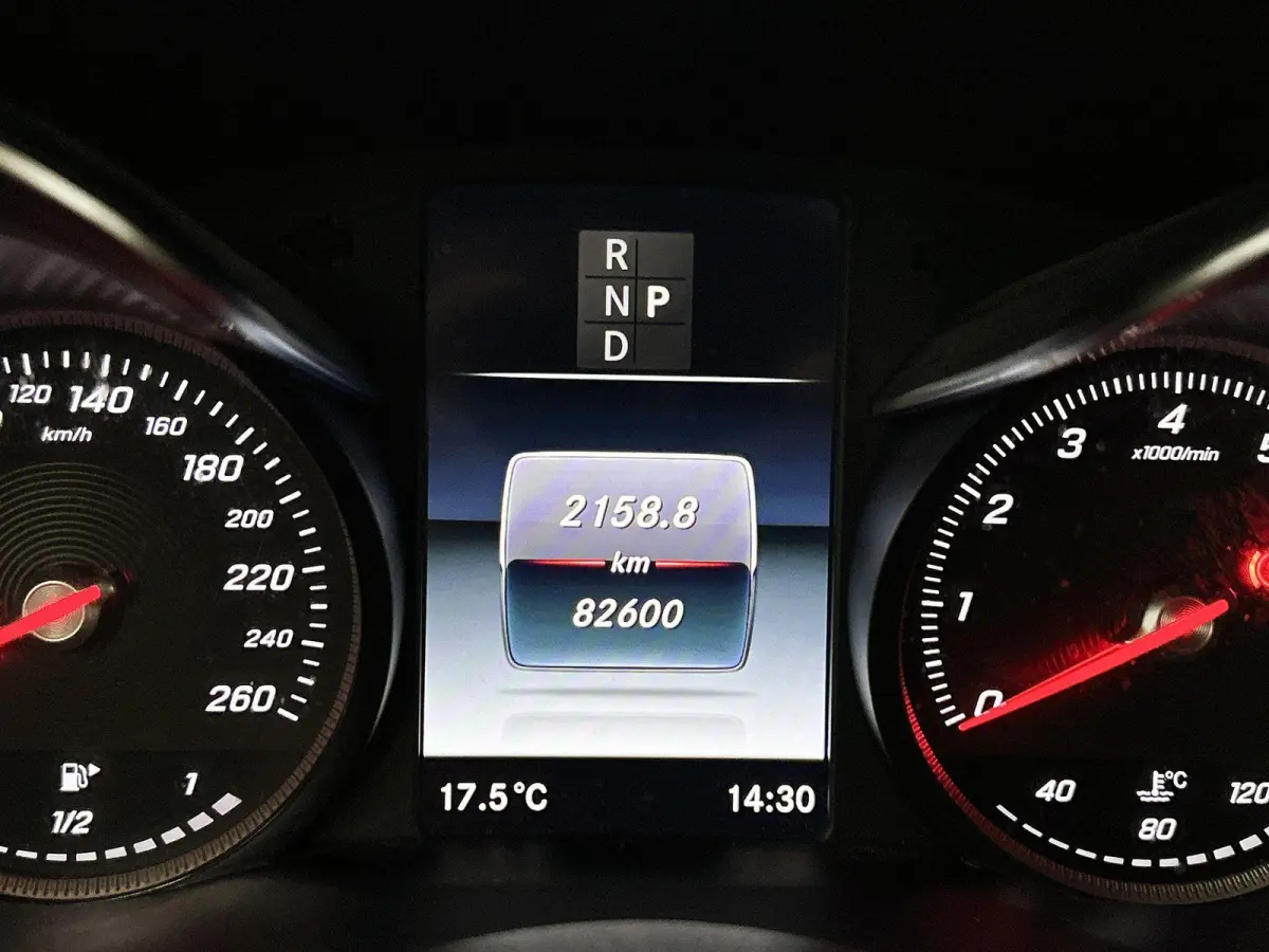 180 Premium | ACHTERUITRIJCAMERA | STOELVERWARMING | TREKHAAK | NAVIGATIE | PARKEERSENSOREN | LED VERLICHTING | CRUISE CONTROL | BLUETOOTH | DYNAMIC SELECT | DODEHOEKSENSOREN | SFEERVERLICHT