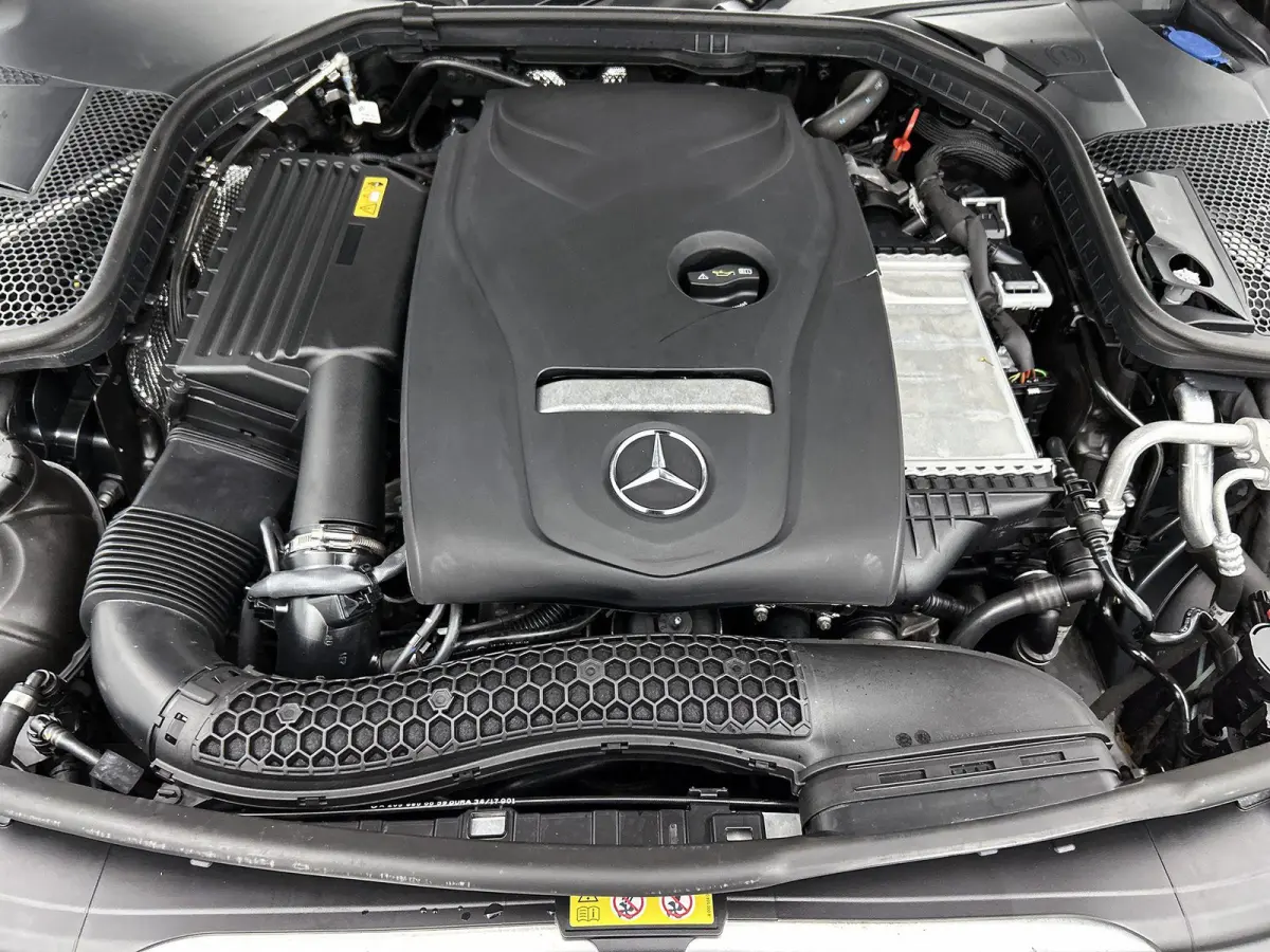 180 Premium | ACHTERUITRIJCAMERA | STOELVERWARMING | TREKHAAK | NAVIGATIE | PARKEERSENSOREN | LED VERLICHTING | CRUISE CONTROL | BLUETOOTH | DYNAMIC SELECT | DODEHOEKSENSOREN | SFEERVERLICHT