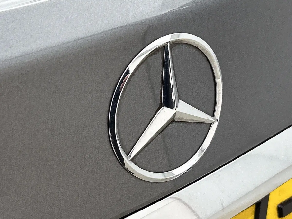 180 Premium | ACHTERUITRIJCAMERA | STOELVERWARMING | TREKHAAK | NAVIGATIE | PARKEERSENSOREN | LED VERLICHTING | CRUISE CONTROL | BLUETOOTH | DYNAMIC SELECT | DODEHOEKSENSOREN | SFEERVERLICHT