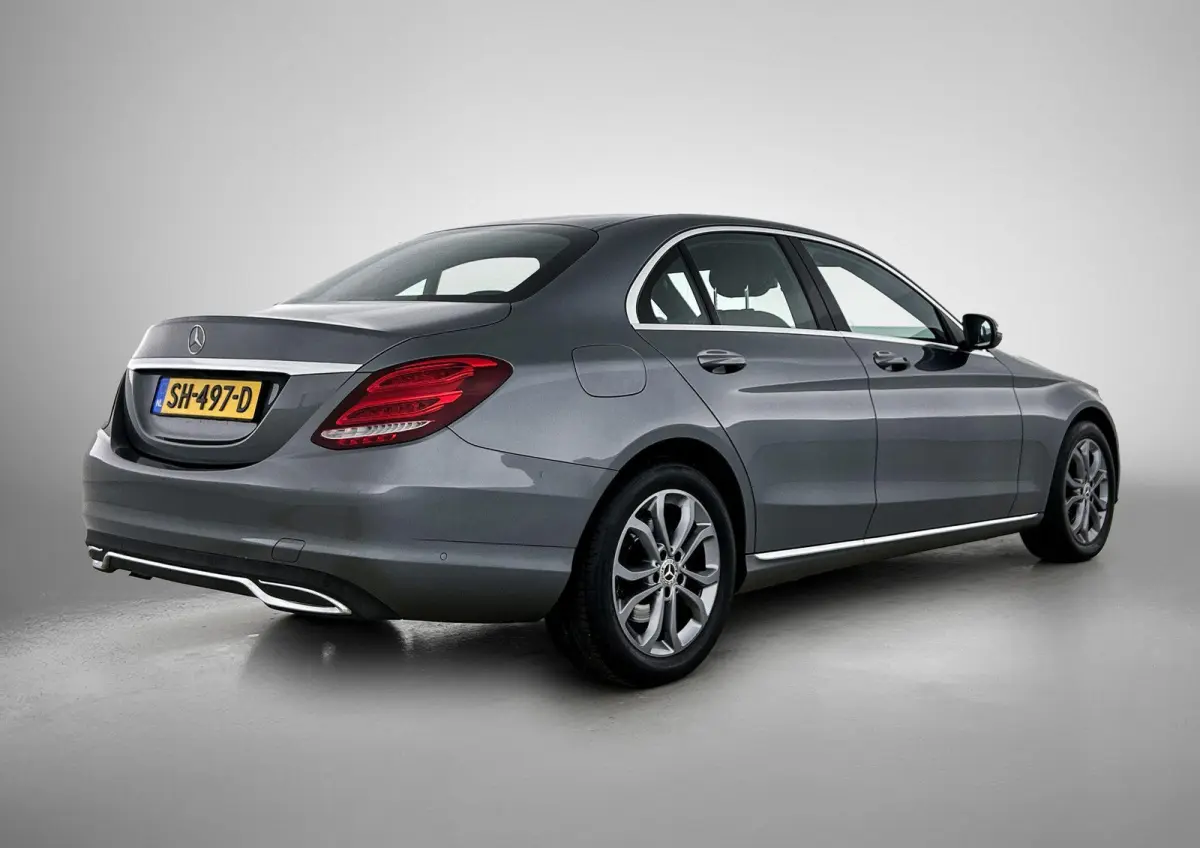 180 Premium | ACHTERUITRIJCAMERA | STOELVERWARMING | TREKHAAK | NAVIGATIE | PARKEERSENSOREN | LED VERLICHTING | CRUISE CONTROL | BLUETOOTH | DYNAMIC SELECT | DODEHOEKSENSOREN | SFEERVERLICHT