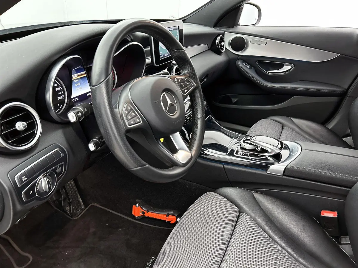 180 Premium | ACHTERUITRIJCAMERA | STOELVERWARMING | TREKHAAK | NAVIGATIE | PARKEERSENSOREN | LED VERLICHTING | CRUISE CONTROL | BLUETOOTH | DYNAMIC SELECT | DODEHOEKSENSOREN | SFEERVERLICHT