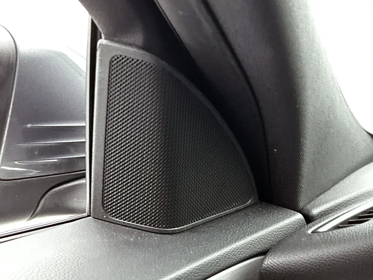 180 Premium | ACHTERUITRIJCAMERA | STOELVERWARMING | TREKHAAK | NAVIGATIE | PARKEERSENSOREN | LED VERLICHTING | CRUISE CONTROL | BLUETOOTH | DYNAMIC SELECT | DODEHOEKSENSOREN | SFEERVERLICHT