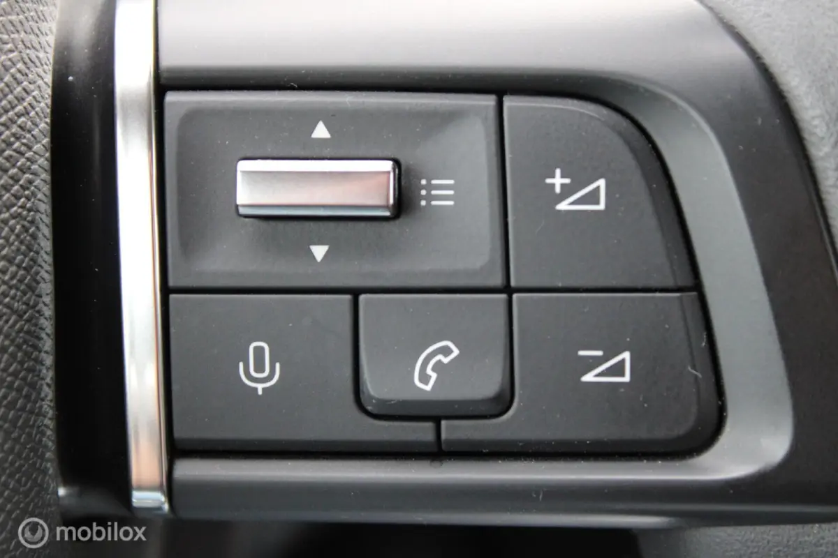 Feel Pack 50 kWh, Head-up display, Half leer/stof, Navi, App connect, Cruise, Clima, Pdc + Camera, Full Led verlichting