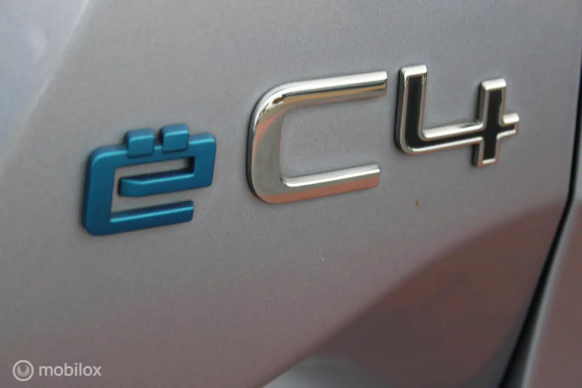 Feel Pack 50 kWh, Head-up display, Half leer/stof, Navi, App connect, Cruise, Clima, Pdc + Camera, Full Led verlichting