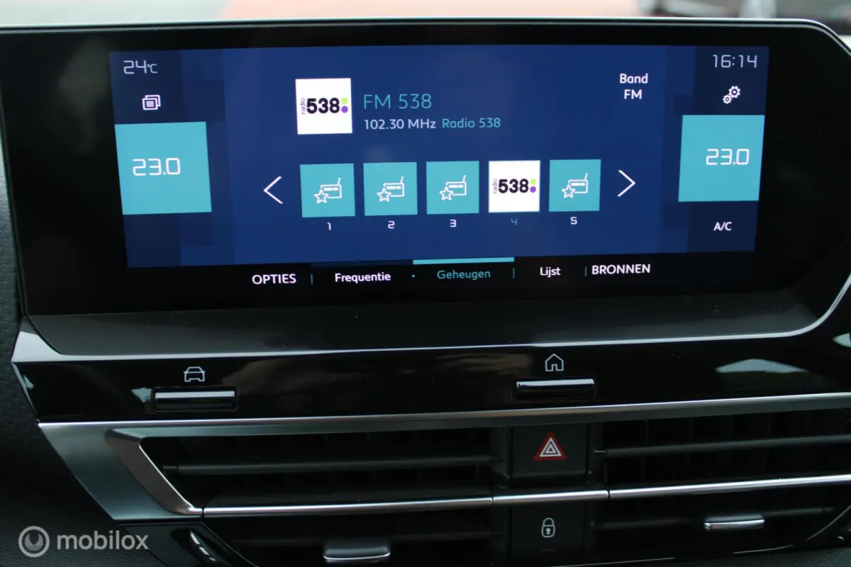 Feel Pack 50 kWh, Head-up display, Half leer/stof, Navi, App connect, Cruise, Clima, Pdc + Camera, Full Led verlichting