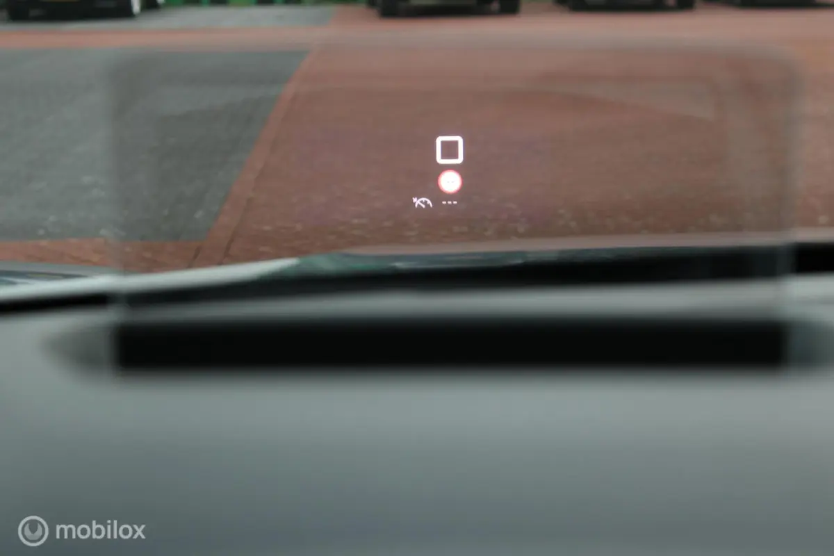 Feel Pack 50 kWh, Head-up display, Half leer/stof, Navi, App connect, Cruise, Clima, Pdc + Camera, Full Led verlichting