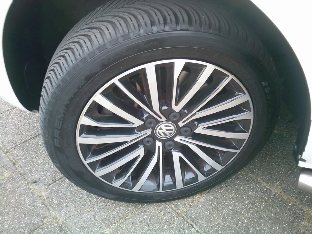 2.0 TDI L2H1 28 Bulli VOORZIEN VAN AIRCO+CRUISE+NAVIGATIE !!!!