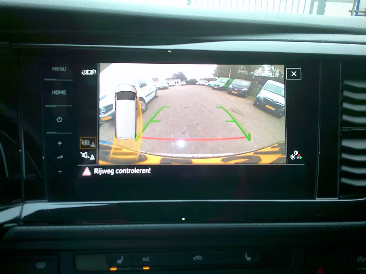 2.0 TDI L2H1 28 Bulli VOORZIEN VAN AIRCO+CRUISE+NAVIGATIE !!!!