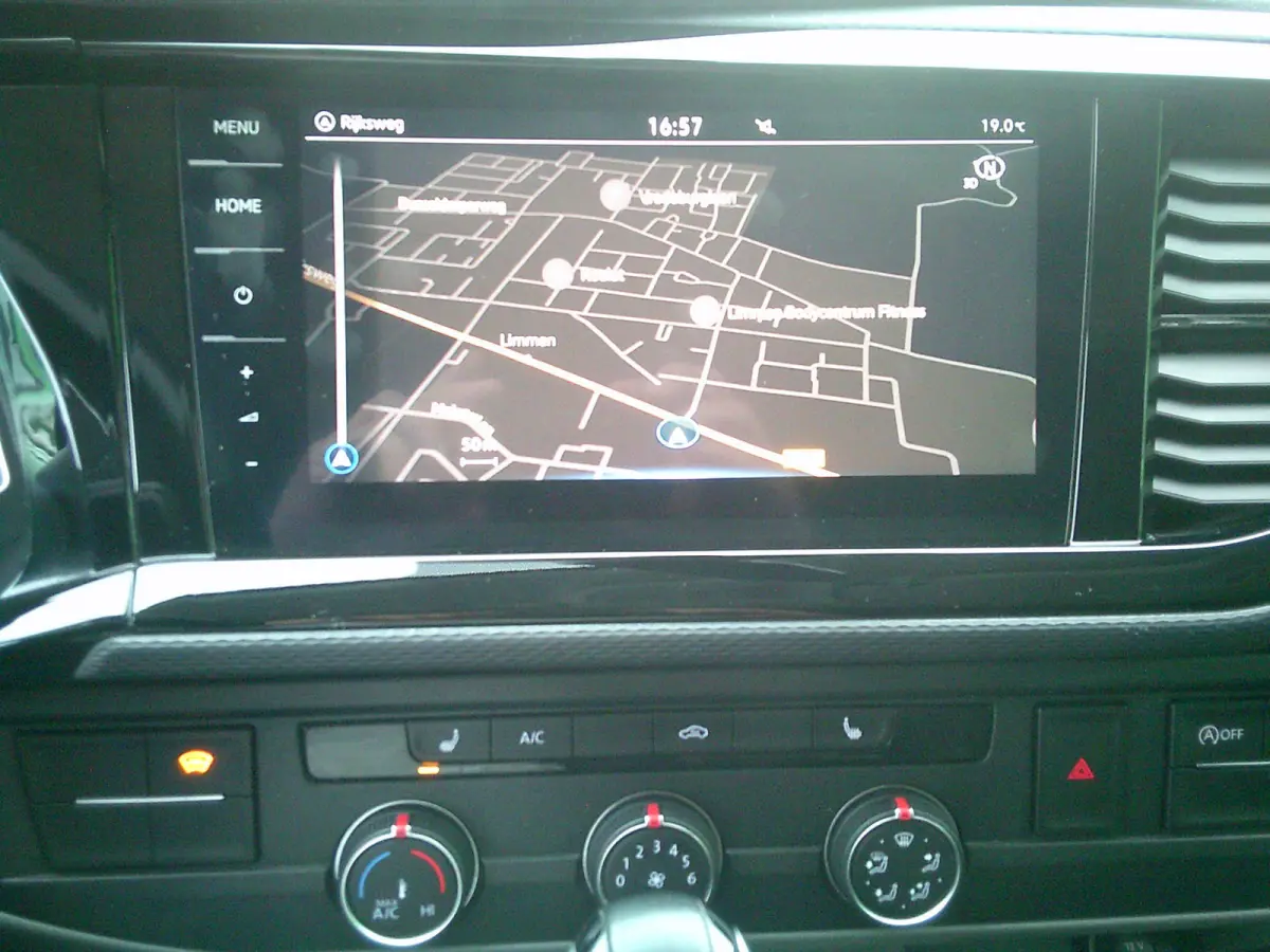2.0 TDI L2H1 28 Bulli VOORZIEN VAN AIRCO+CRUISE+NAVIGATIE !!!!