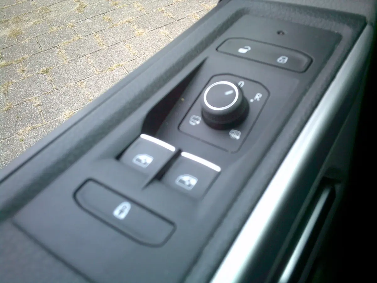 2.0 TDI L2H1 28 Bulli VOORZIEN VAN AIRCO+CRUISE+NAVIGATIE !!!!