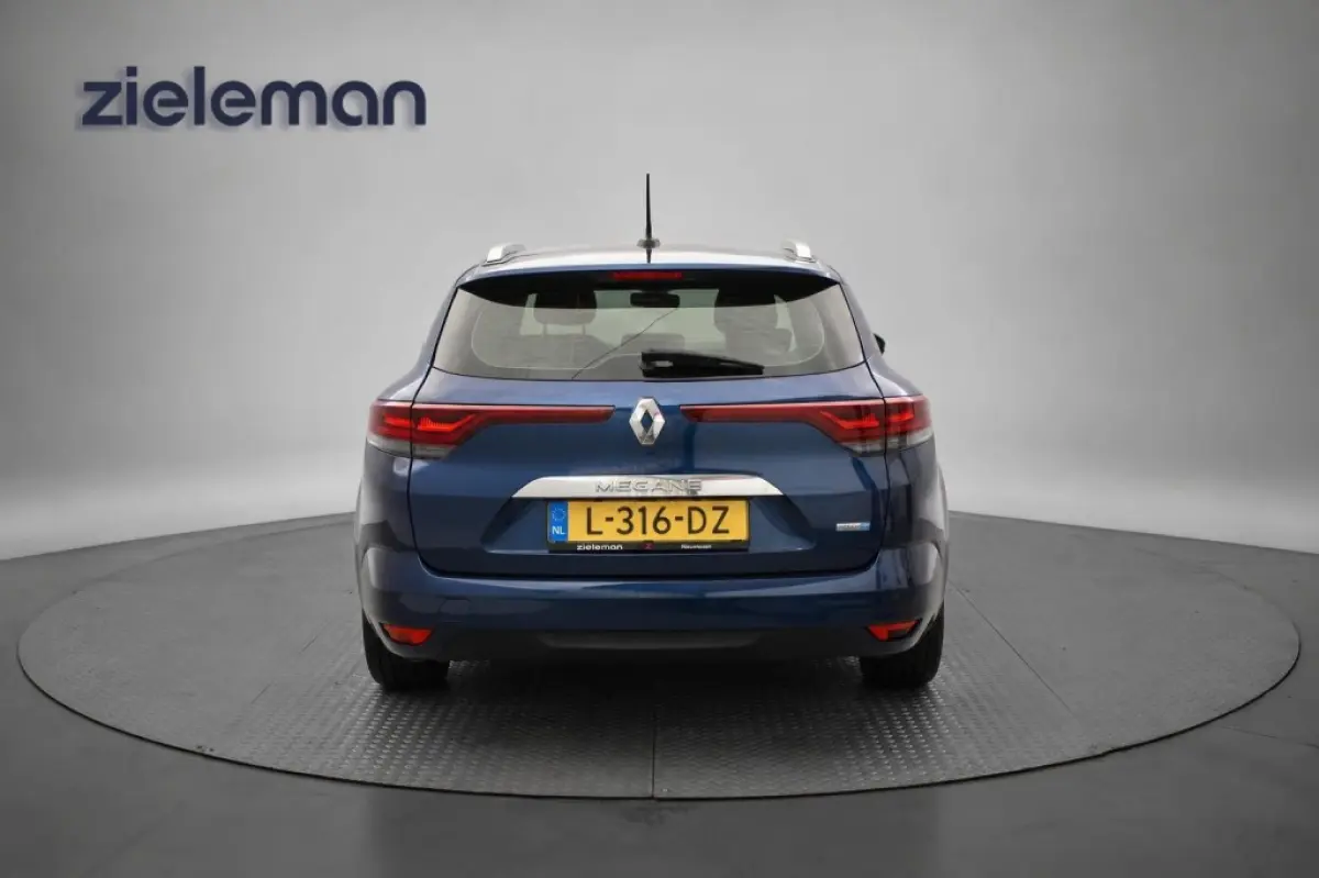 Estate 1.6 E-Tech Plug-In Hybrid 160 Business Zen - Digitaal Cockpit, Carplay, Camera