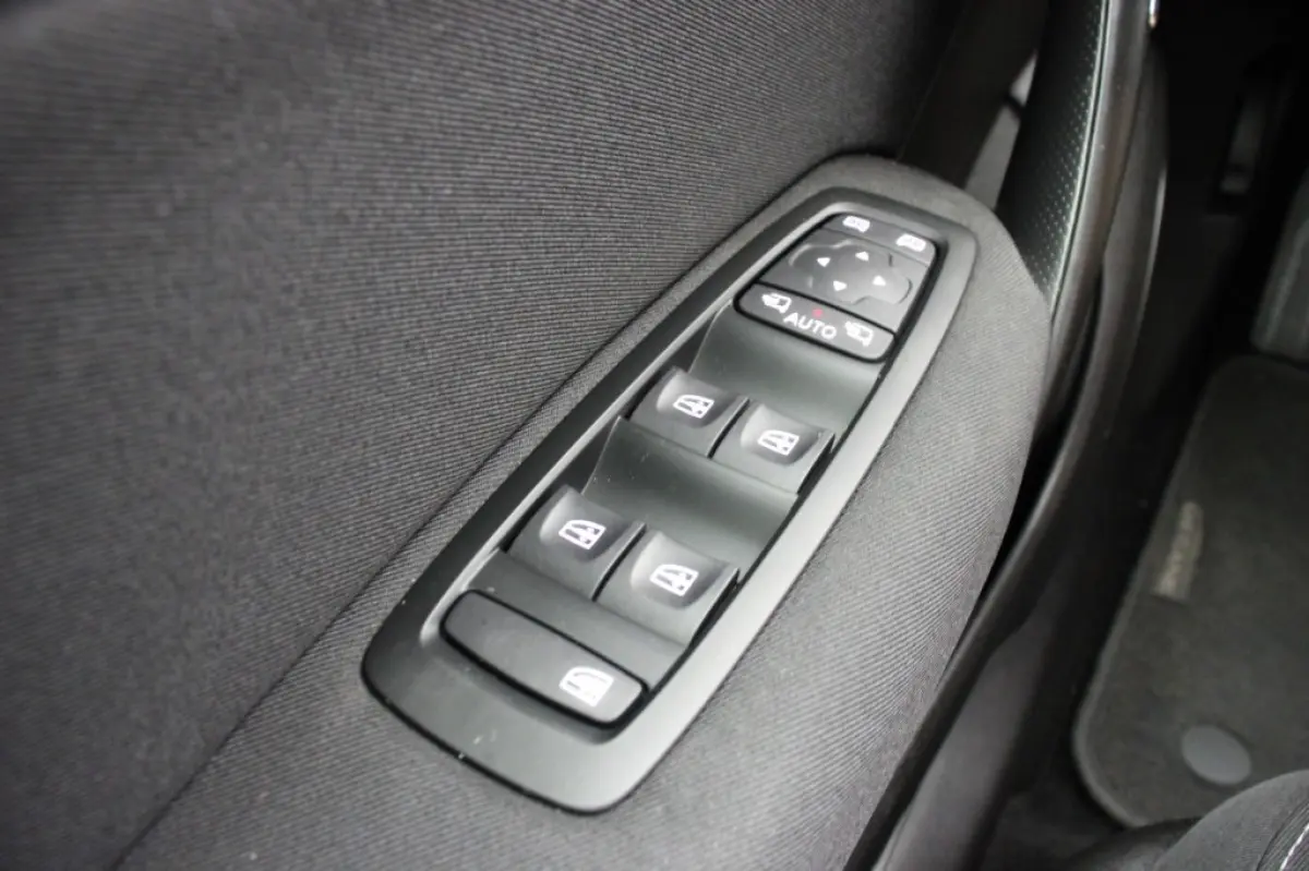 Estate 1.6 E-Tech Plug-In Hybrid 160 Business Zen - Digitaal Cockpit, Carplay, Camera