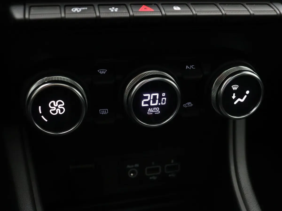 1.3 mild hybrid 140 techno | Schuif en Kanteldak | Navigatie | Achteruitrijcamera | Climate Control |