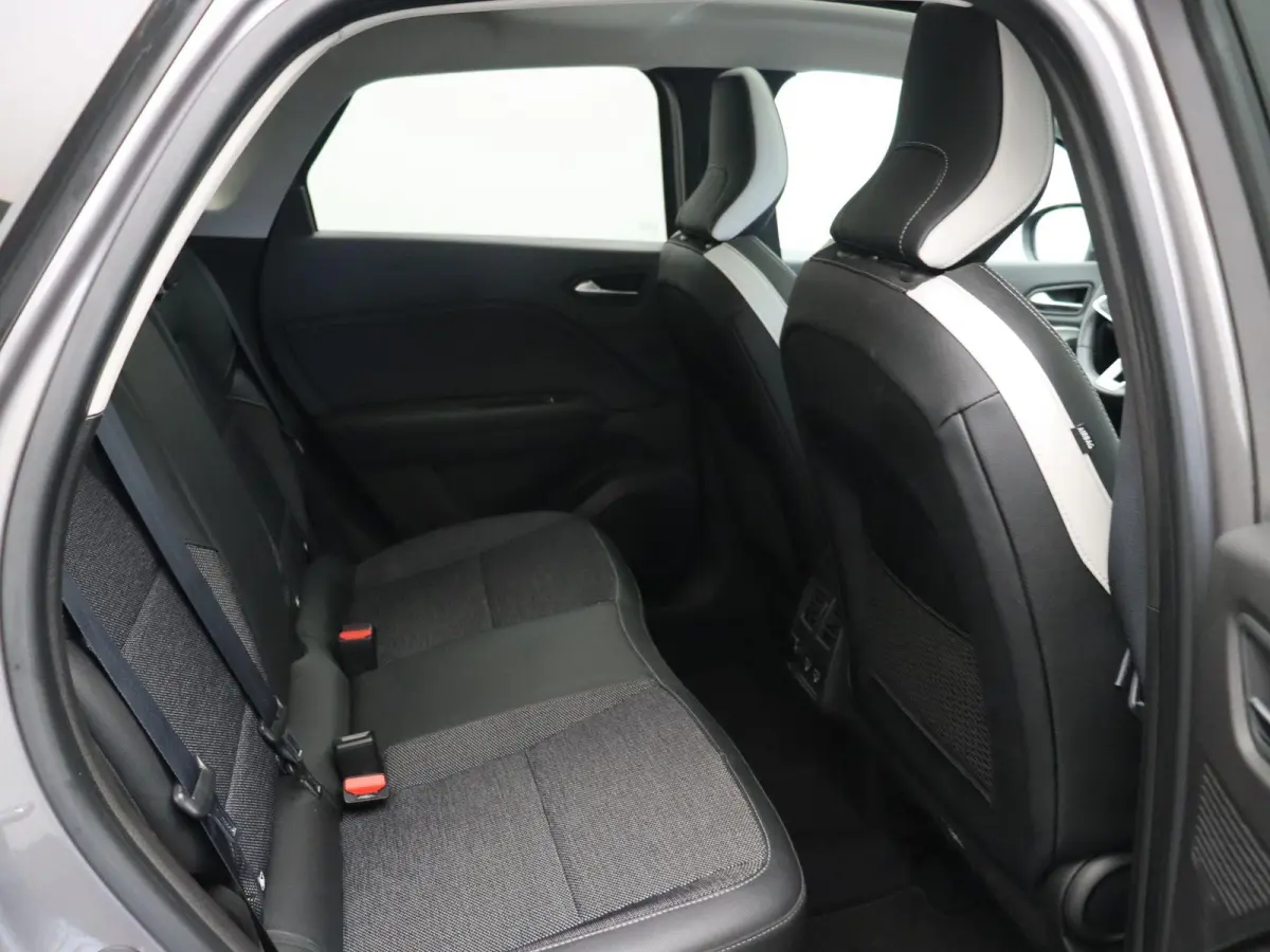 1.3 mild hybrid 140 techno | Schuif en Kanteldak | Navigatie | Achteruitrijcamera | Climate Control |