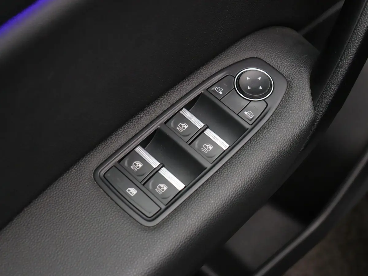 1.3 mild hybrid 140 techno | Schuif en Kanteldak | Navigatie | Achteruitrijcamera | Climate Control |