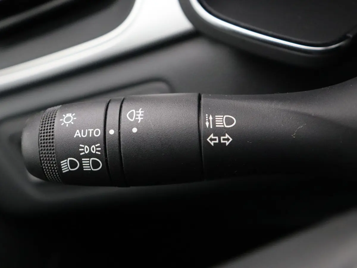1.3 mild hybrid 140 techno | Schuif en Kanteldak | Navigatie | Achteruitrijcamera | Climate Control |
