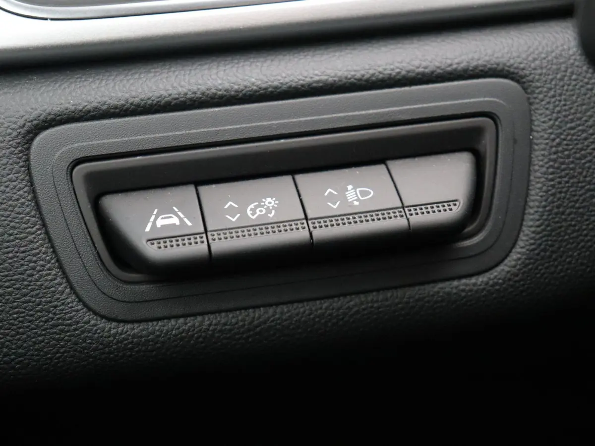 1.3 mild hybrid 140 techno | Schuif en Kanteldak | Navigatie | Achteruitrijcamera | Climate Control |