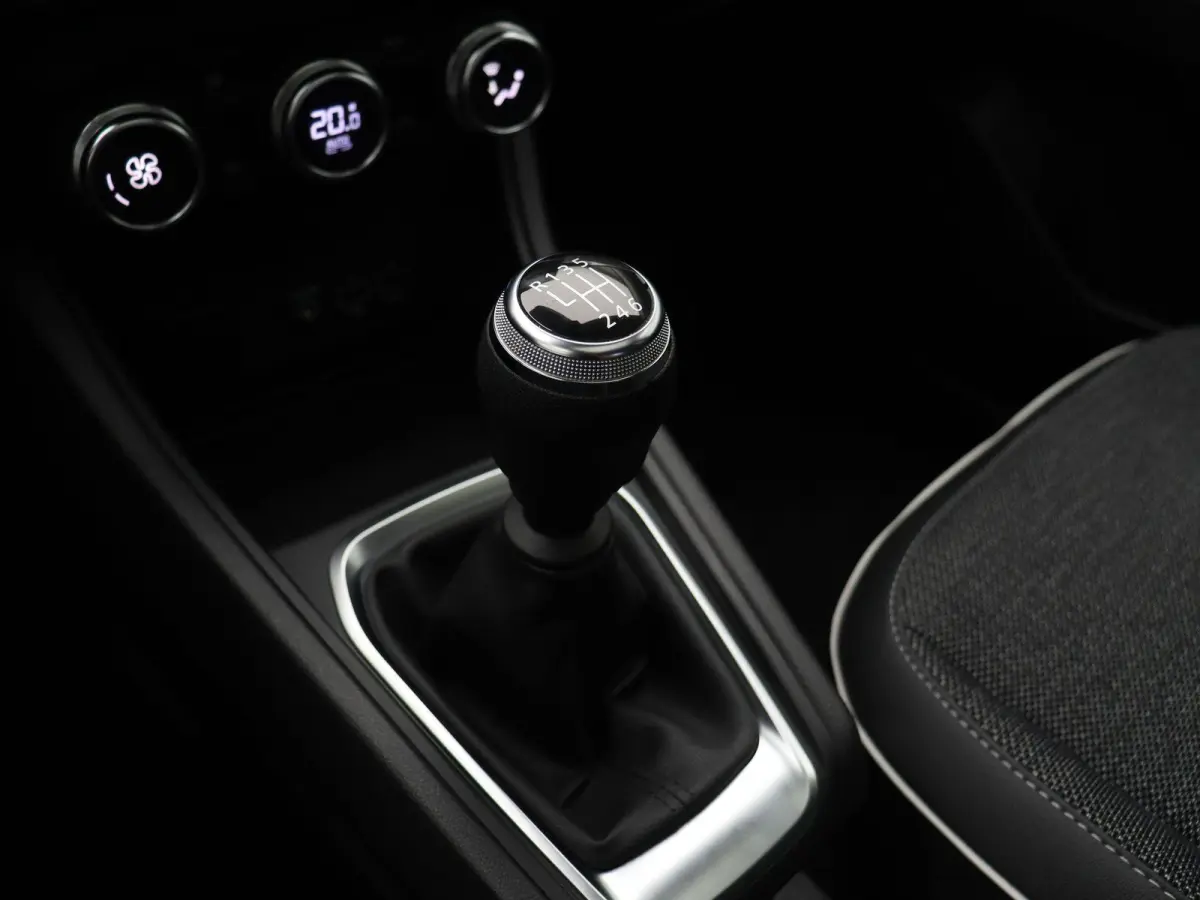 1.3 mild hybrid 140 techno | Schuif en Kanteldak | Navigatie | Achteruitrijcamera | Climate Control |