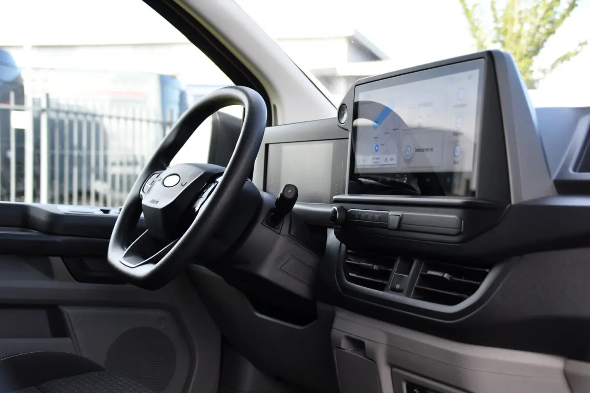 300 2.0 TDCI L1H1 Black Edition Cruise, Camera, Carplay, LED, 136pk, Automaat, NAVI, Airco, Multimedia, Uniek!