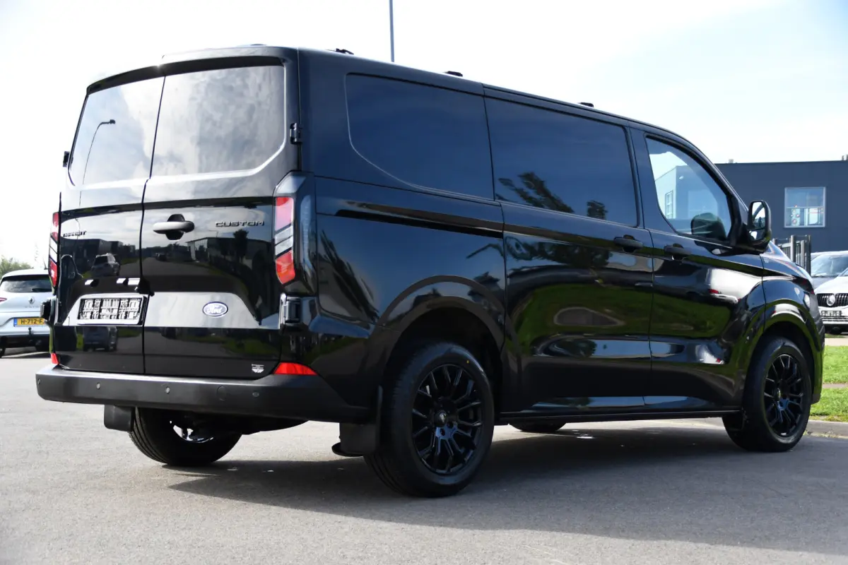 300 2.0 TDCI L1H1 Black Edition Cruise, Camera, Carplay, LED, 136pk, Automaat, NAVI, Airco, Multimedia, Uniek!