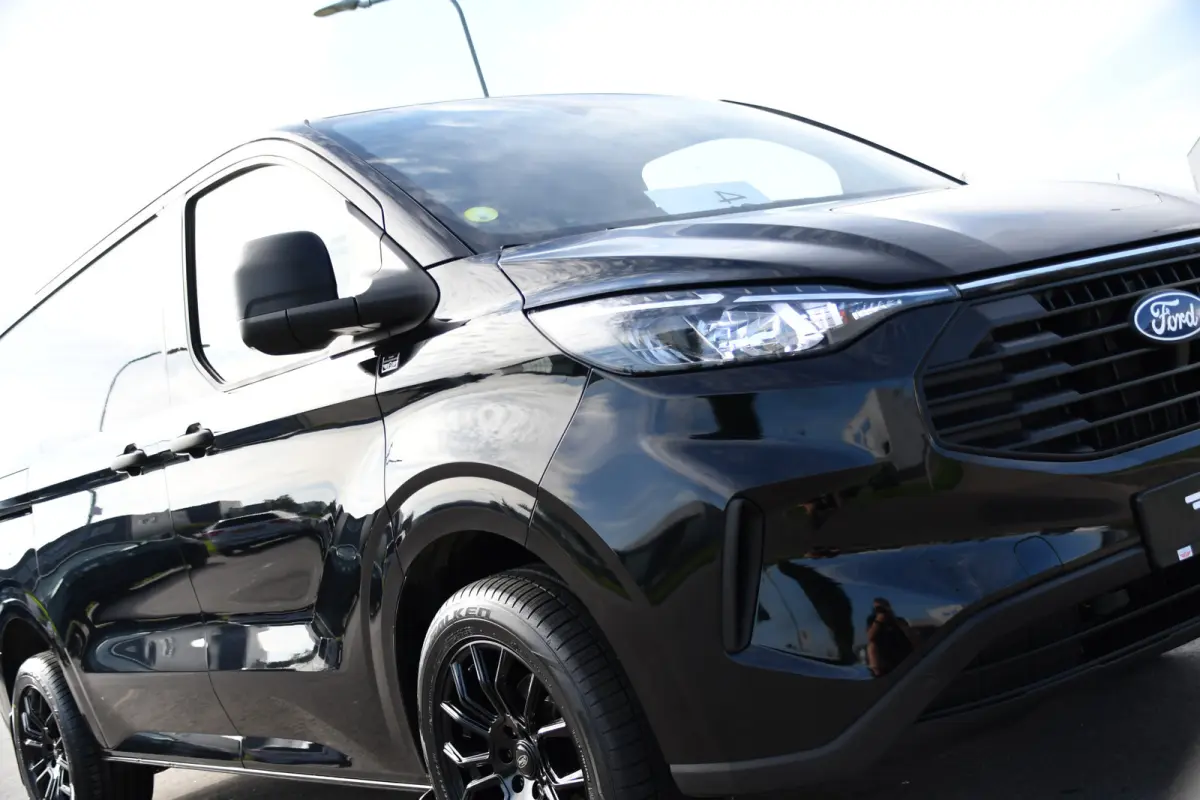 300 2.0 TDCI L1H1 Black Edition Cruise, Camera, Carplay, LED, 136pk, Automaat, NAVI, Airco, Multimedia, Uniek!