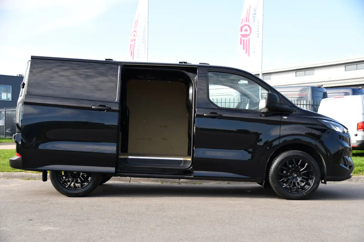 300 2.0 TDCI L1H1 Black Edition Cruise, Camera, Carplay, LED, 136pk, Automaat, NAVI, Airco, Multimedia, Uniek!