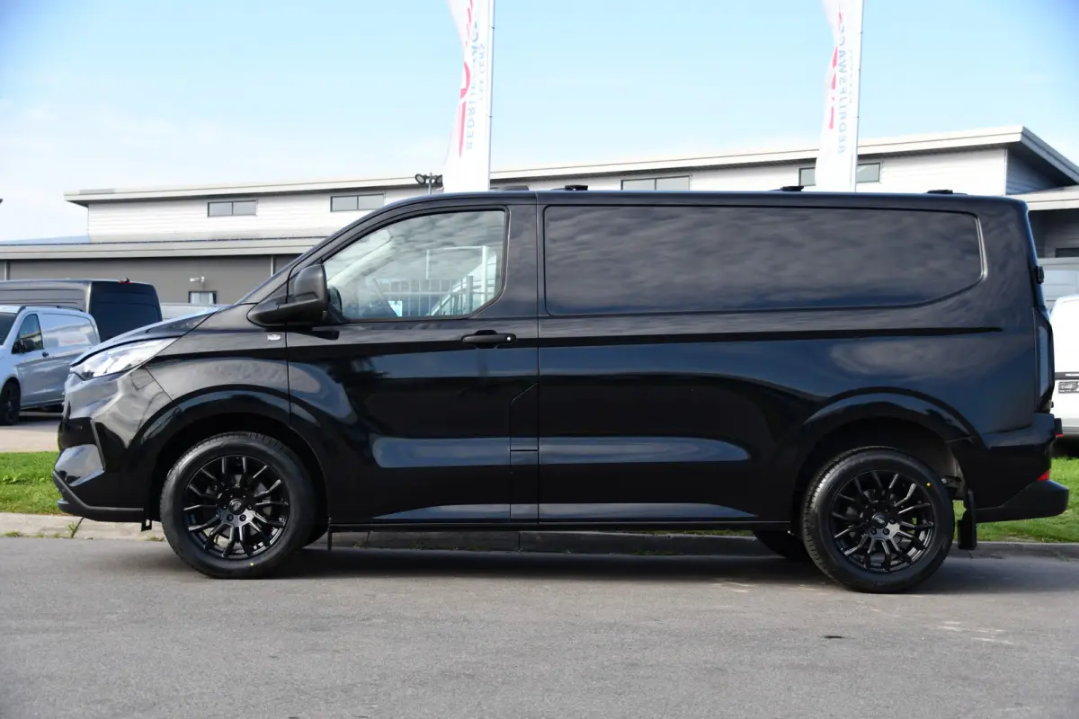 300 2.0 TDCI L1H1 Black Edition Cruise, Camera, Carplay, LED, 136pk, Automaat, NAVI, Airco, Multimedia, Uniek!
