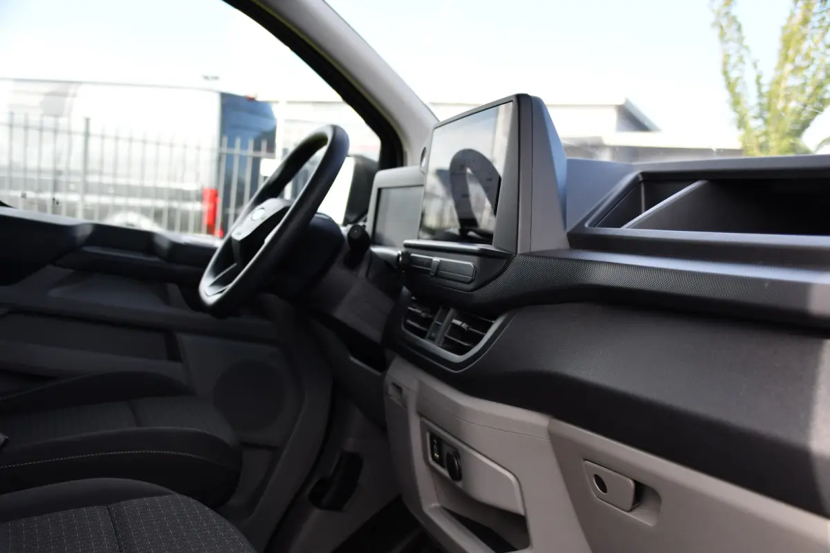 300 2.0 TDCI L1H1 Black Edition Cruise, Camera, Carplay, LED, 136pk, Automaat, NAVI, Airco, Multimedia, Uniek!