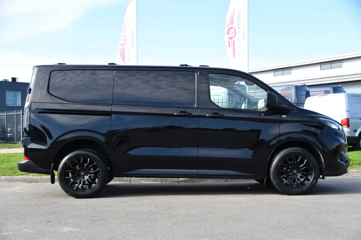 300 2.0 TDCI L1H1 Black Edition Cruise, Camera, Carplay, LED, 136pk, Automaat, NAVI, Airco, Multimedia, Uniek!