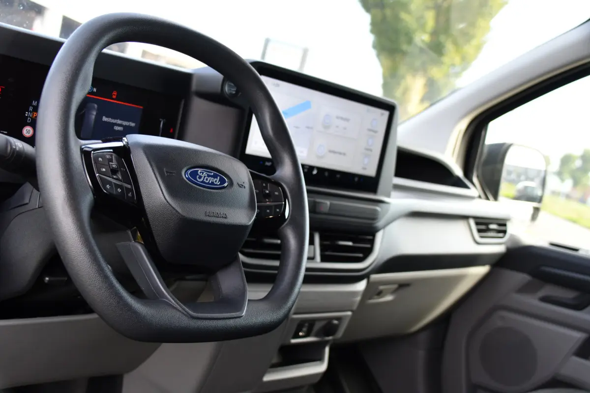300 2.0 TDCI L1H1 Black Edition Cruise, Camera, Carplay, LED, 136pk, Automaat, NAVI, Airco, Multimedia, Uniek!